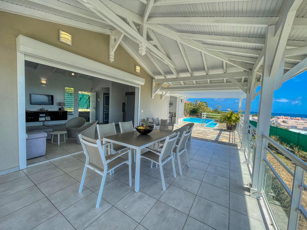 Location villa Topaze 2 chambres 4 personnes vue sur mer piscine à St François en Guadeloupe - terrasse.. (3)